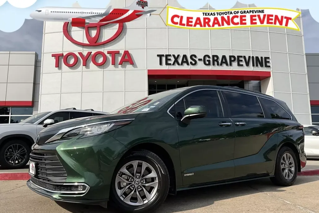 2021 Toyota Sienna XLE photo 1