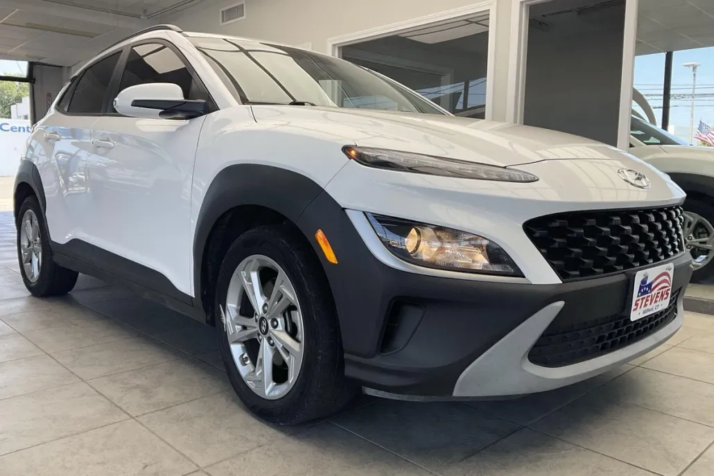 2022 Hyundai Kona SEL photo 1