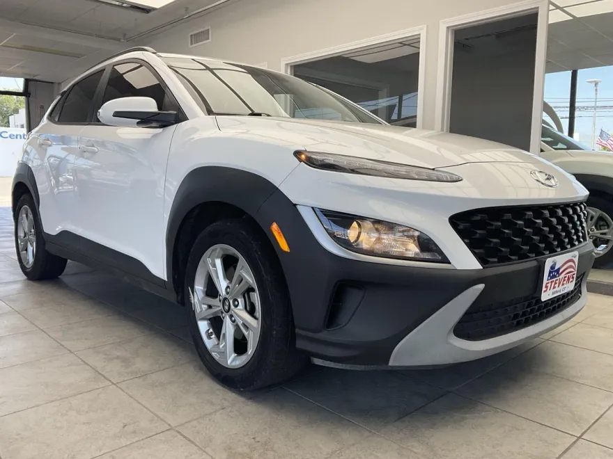 2022 Hyundai Kona SEL photo 1