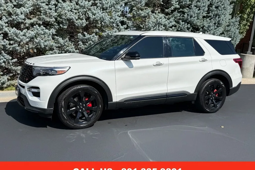 2022 Ford Explorer ST photo 1