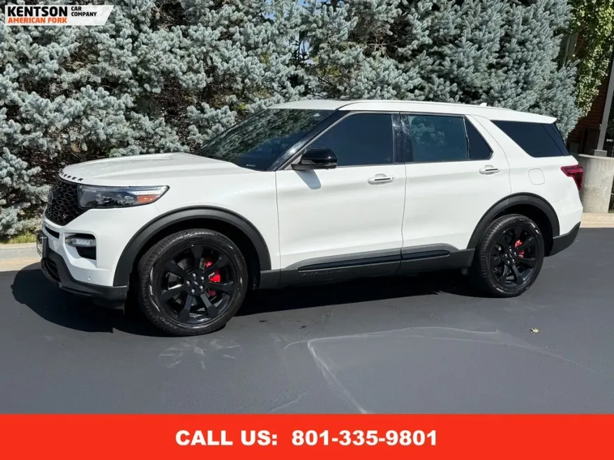 2022 Ford Explorer ST photo 1