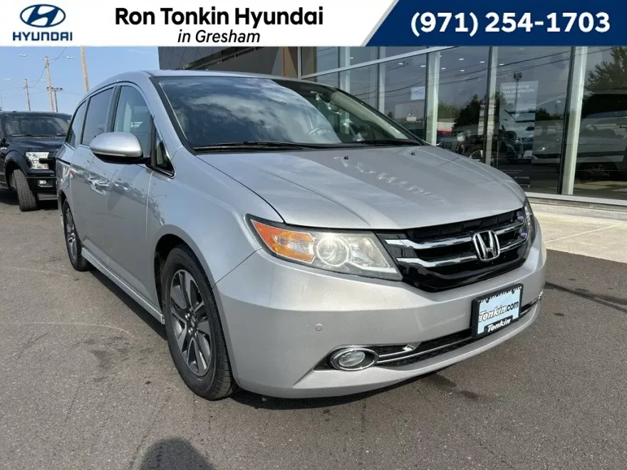 2015 Honda Odyssey Touring photo 1