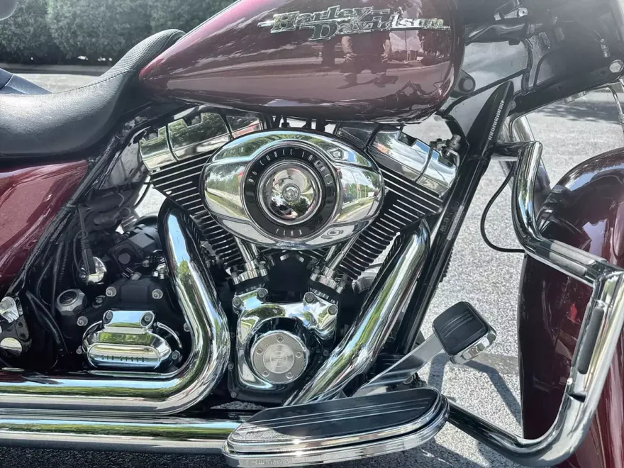 2010 Harley Davidson Street Glide FLHX photo 1