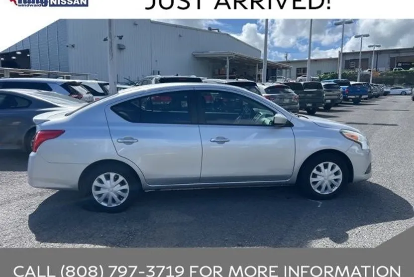 2015 Nissan Versa 1.6 SV photo 1