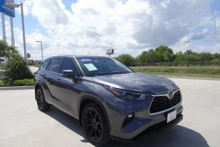 2023 Toyota Highlander L photo 1