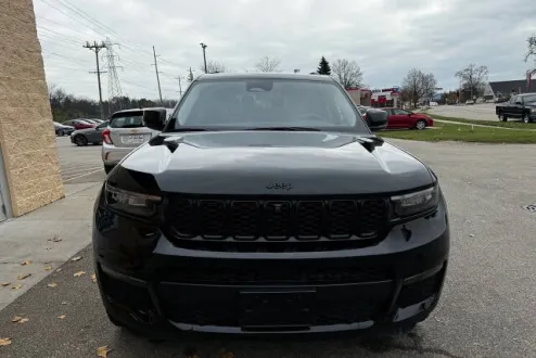 2023 Jeep Grand Cherokee Limited photo 3