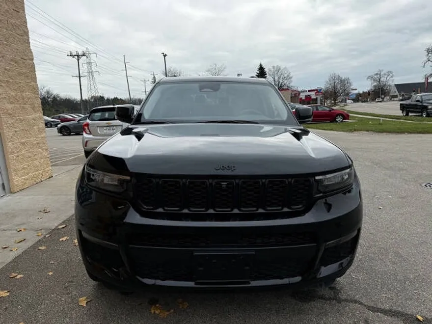 2023 Jeep Grand Cherokee Limited photo 3