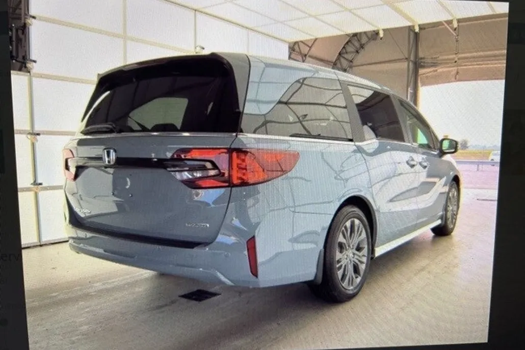 2025 Honda Odyssey Touring photo 1