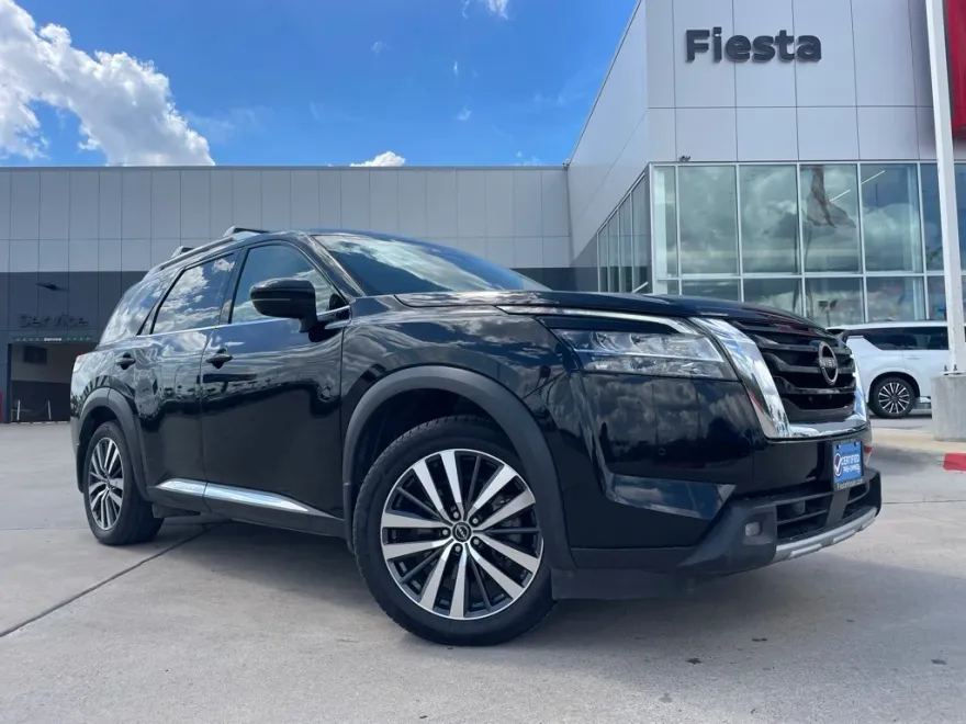 2022 Nissan Pathfinder Platinum photo 1