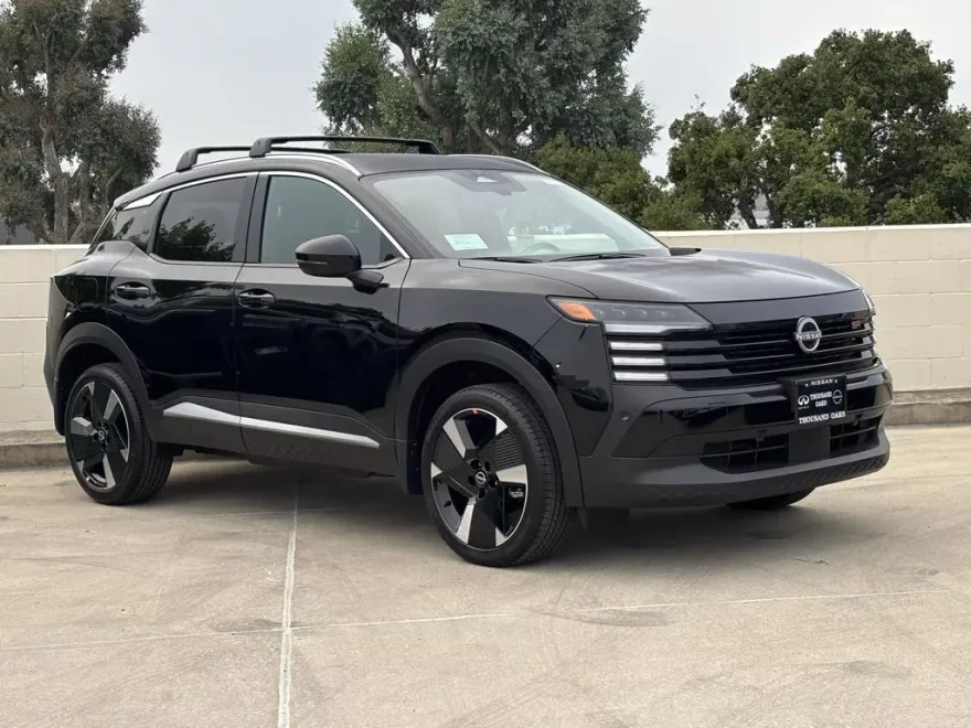 2025 Nissan Kicks SR photo 1