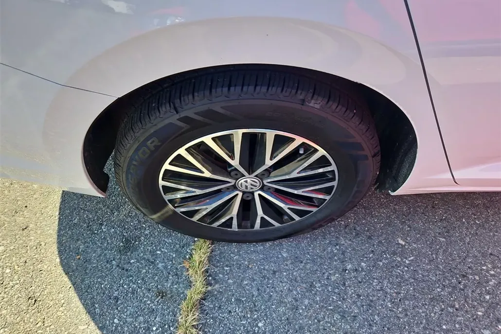 2019 Volkswagen Jetta 1.4T SEL photo 1