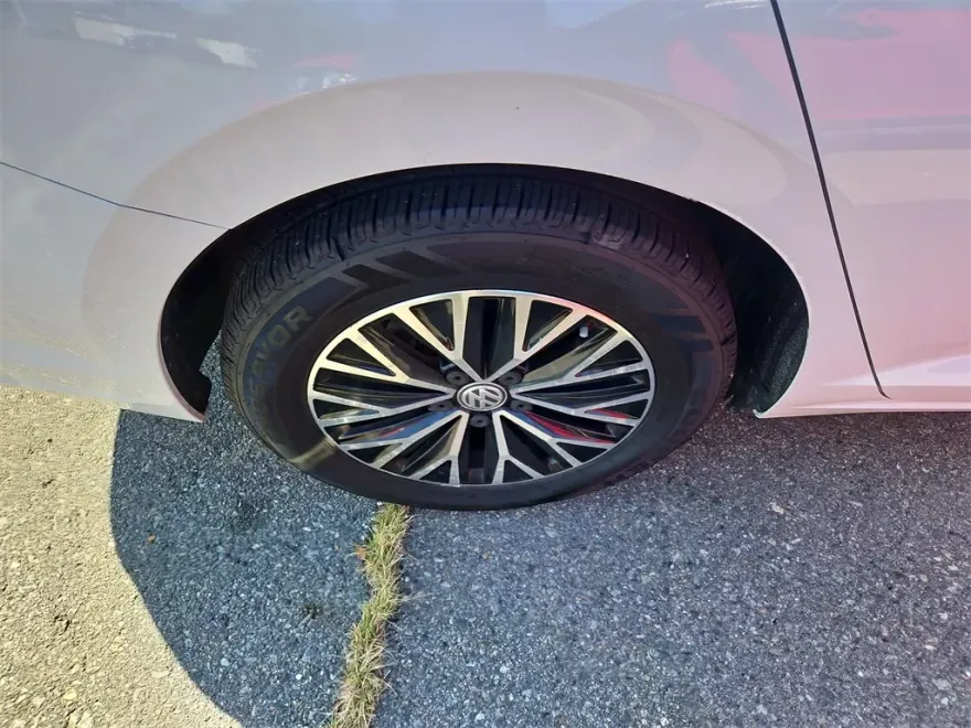 2019 Volkswagen Jetta 1.4T SEL photo 1