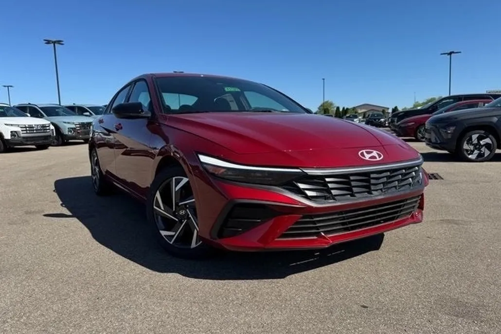 2025 Hyundai Elantra SEL Sport photo 1