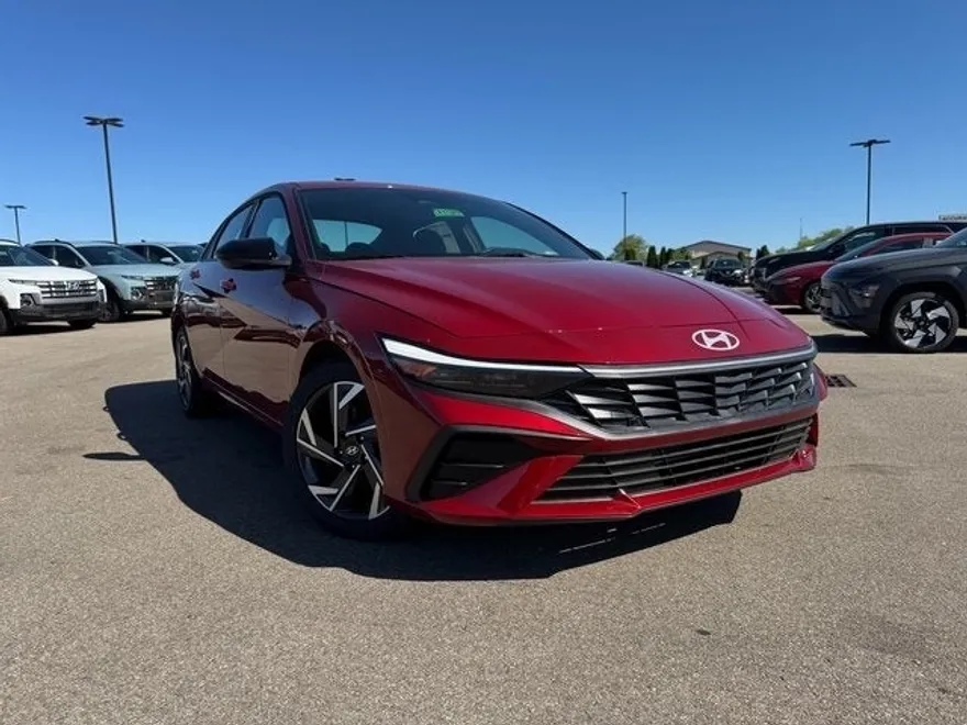 2025 Hyundai Elantra SEL Sport photo 1