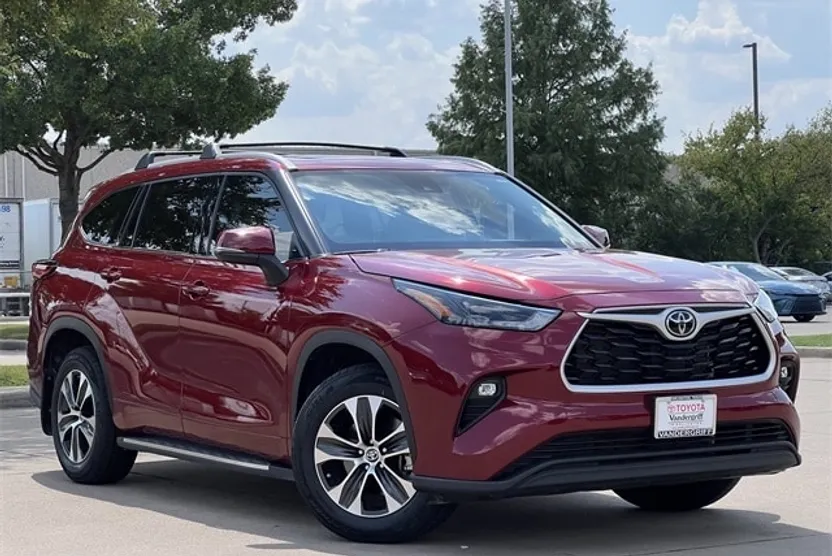 2022 Toyota Highlander XLE photo 1