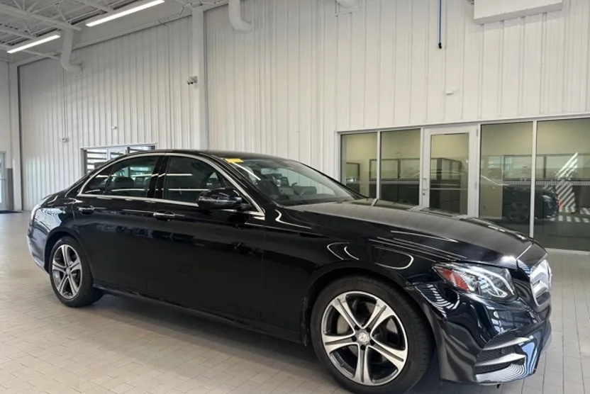 2017 Mercedes Benz E 300 4MATIC photo 1