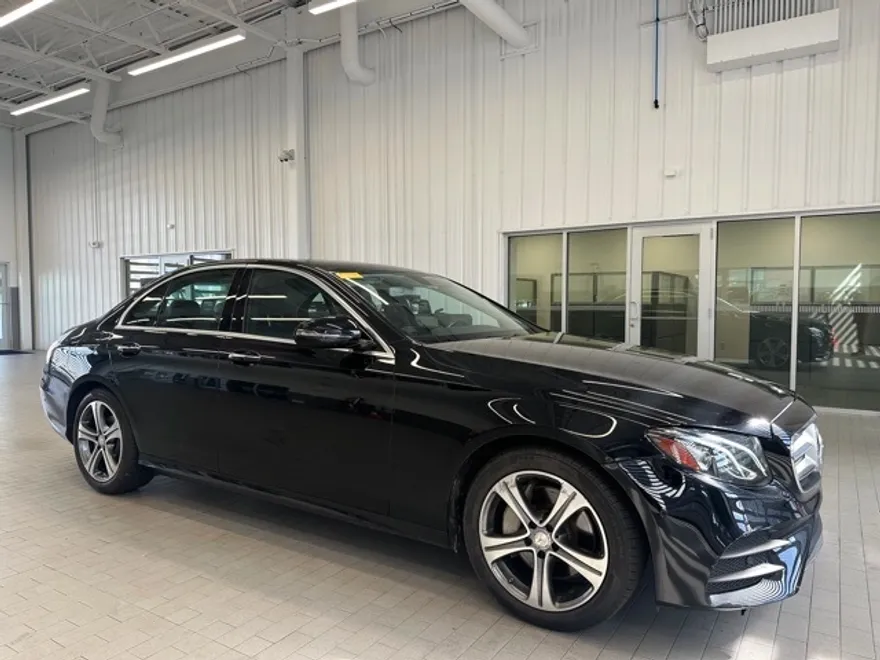 2017 Mercedes Benz E 300 4MATIC photo 1