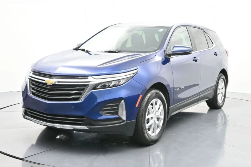 2023 Chevrolet Equinox LT photo 1
