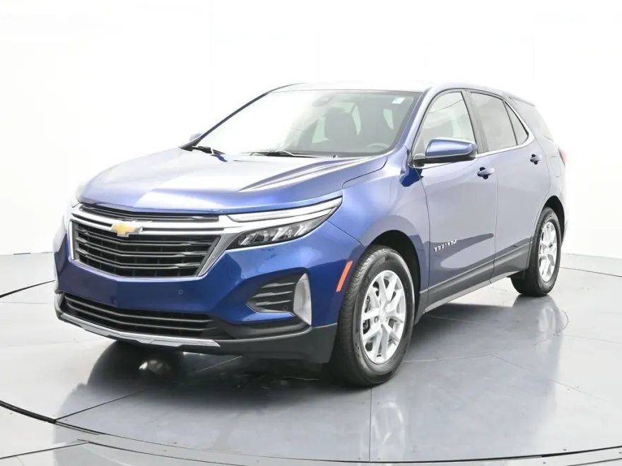 2023 Chevrolet Equinox LT photo 1