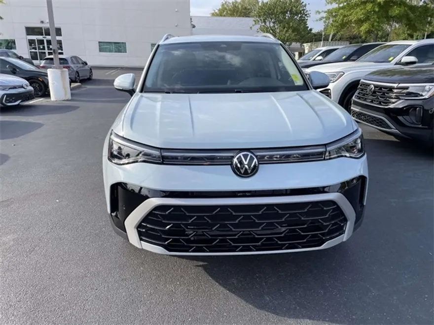 2025 Volkswagen Taos SEL photo 1