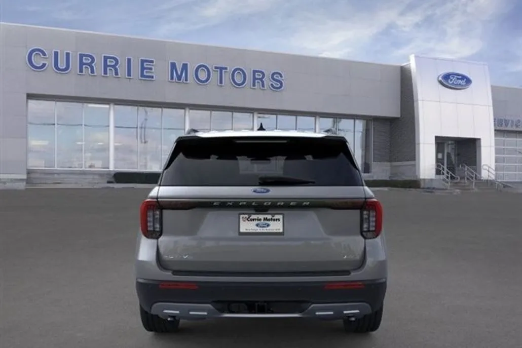 2025 Ford Explorer photo 1
