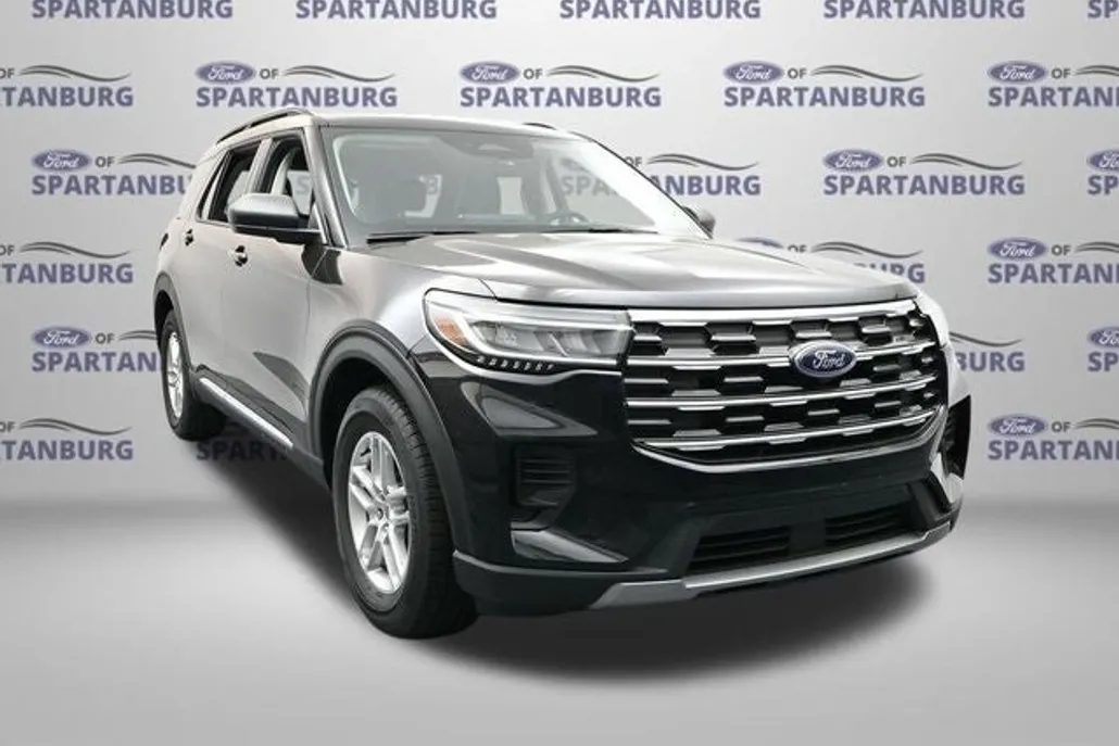 2025 Ford Explorer photo 1