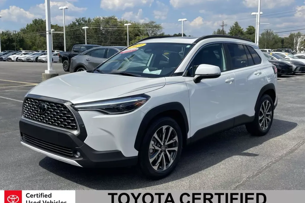 2023 Toyota Corolla Cross XLE photo 1
