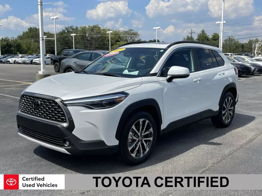 2023 Toyota Corolla Cross XLE photo 1