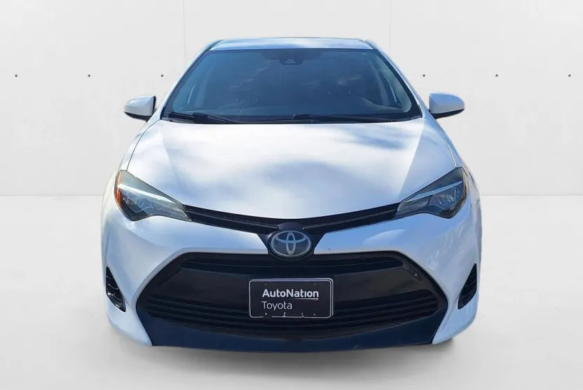 2017 Toyota Corolla LE photo 1