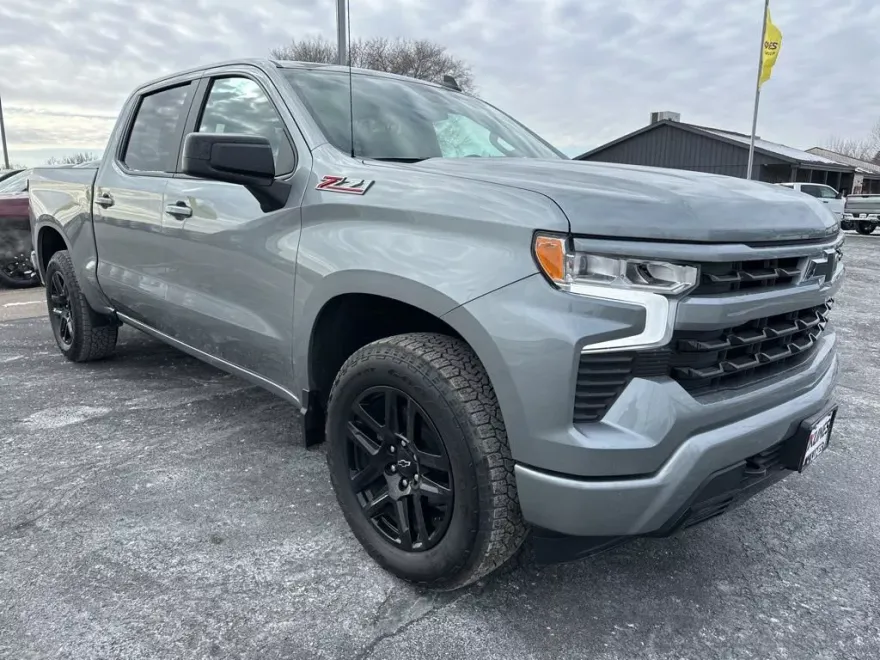 2025 Chevrolet Silverado 1500 RST photo 2