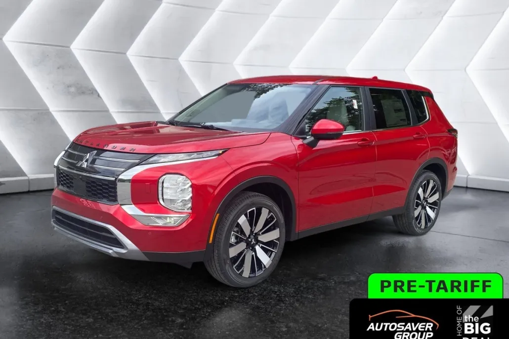 2025 Mitsubishi Outlander SE photo 1