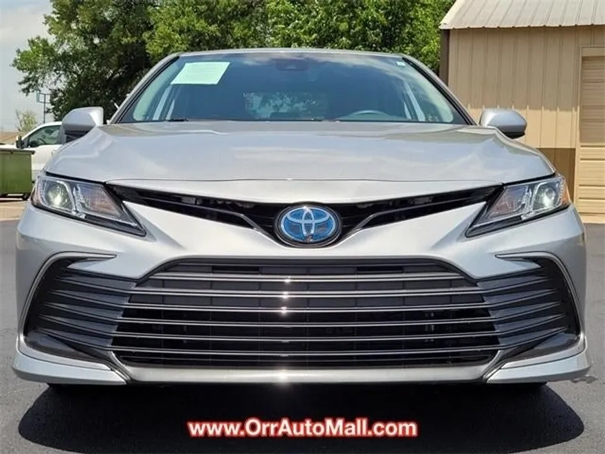2022 Toyota Camry Hybrid LE photo 1