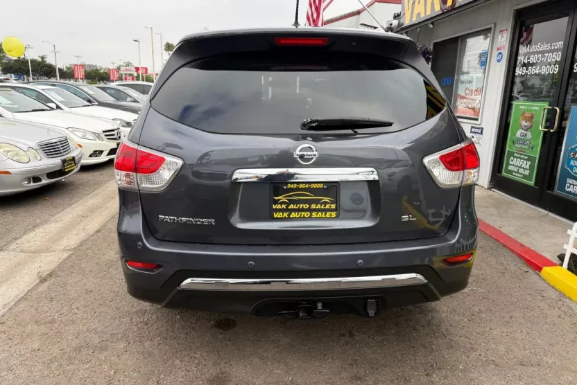 2013 Nissan Pathfinder SL photo 1