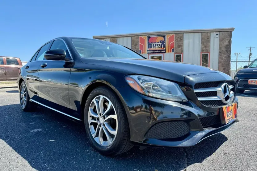 2017 Mercedes Benz C 300 photo 1
