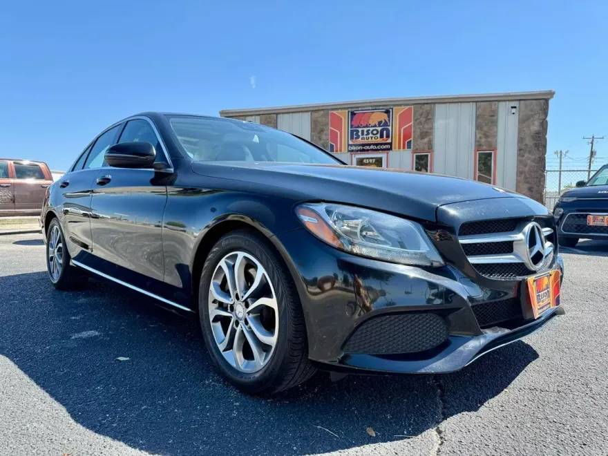 2017 Mercedes Benz C 300 photo 1