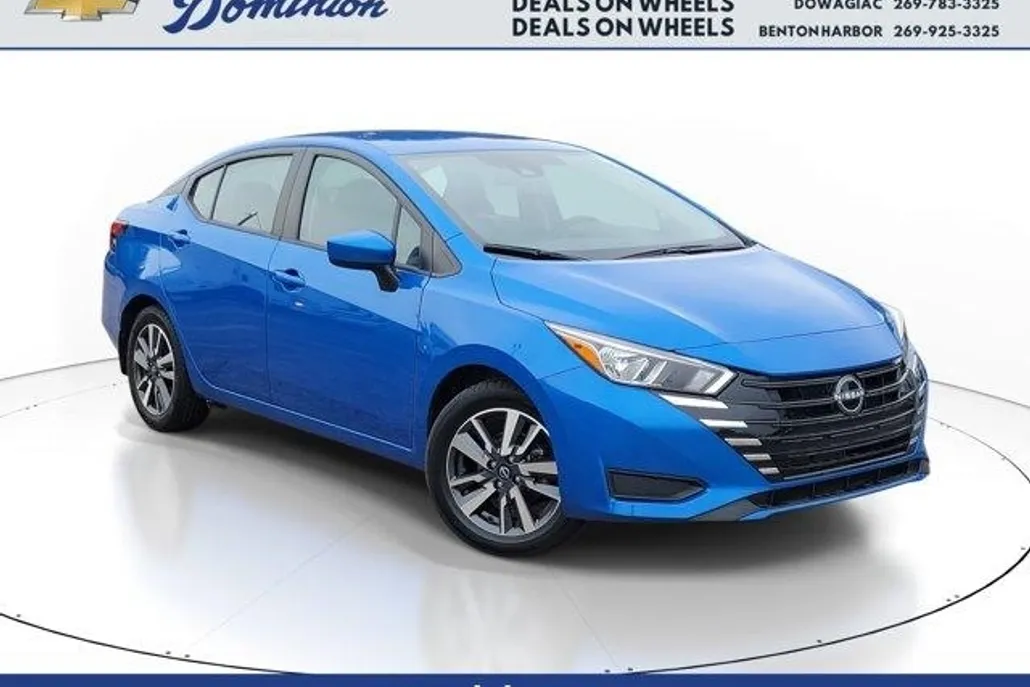 2023 Nissan Versa SV photo 1