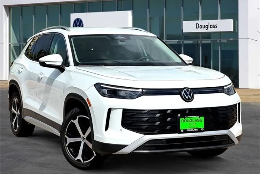 2025 Volkswagen Tiguan SE photo 1
