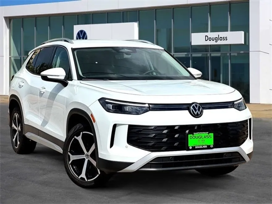 2025 Volkswagen Tiguan SE photo 1