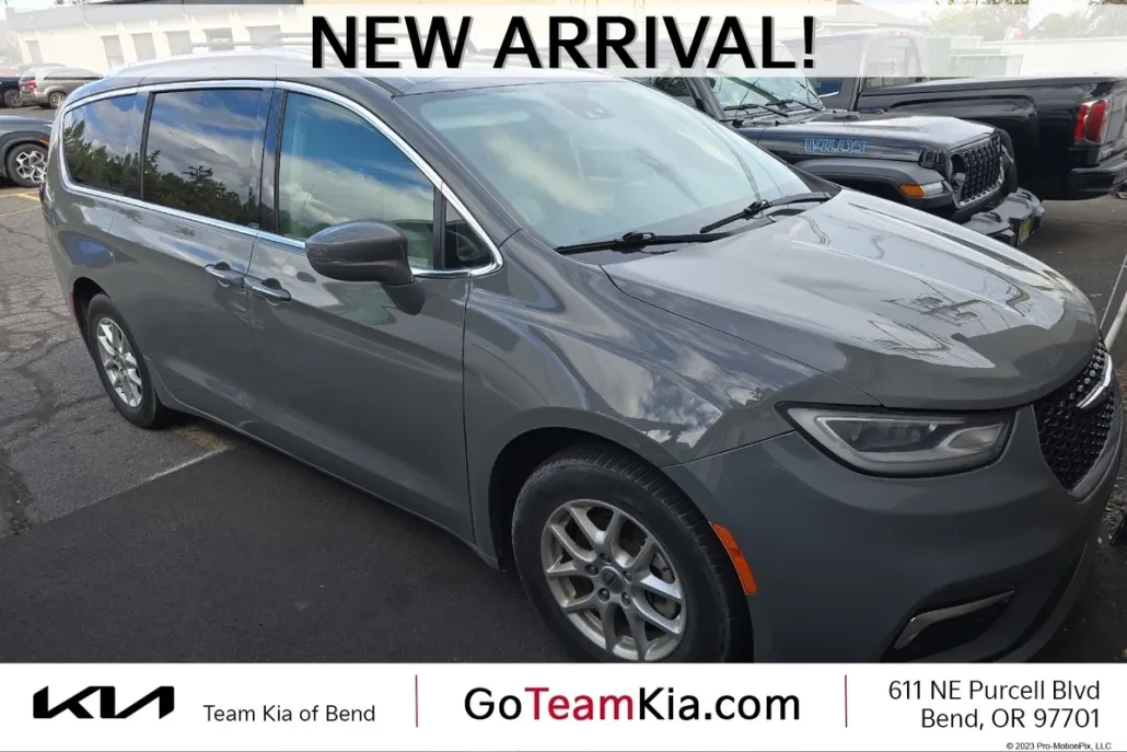 2021 Chrysler Pacifica Touring L photo 1