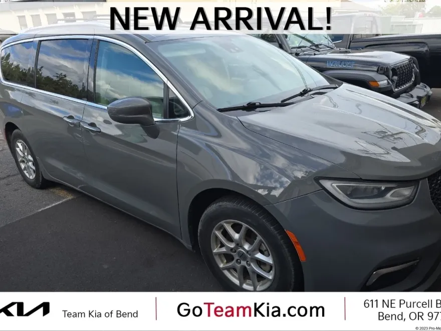 2021 Chrysler Pacifica Touring L photo 1