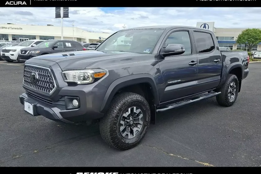 2019 Toyota Tacoma TRD Off-Road photo 1