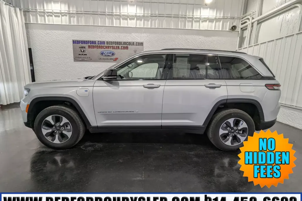 2023 Jeep Cherokee 4xe photo 1