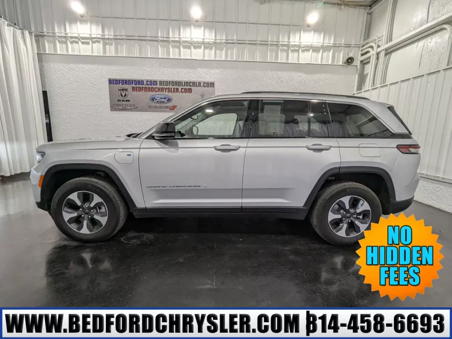 2023 Jeep Cherokee 4xe photo 1