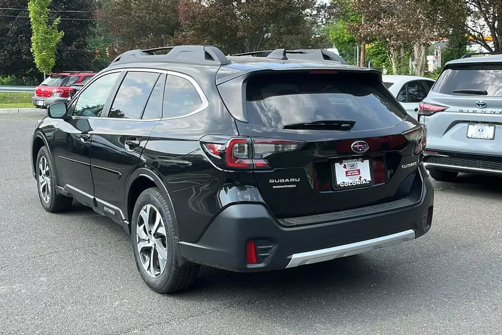 2022 Subaru Outback Limited photo 1