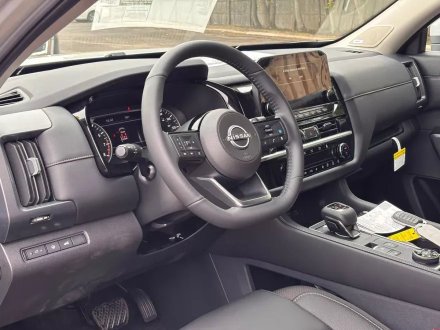 2025 Nissan Pathfinder SL photo 1