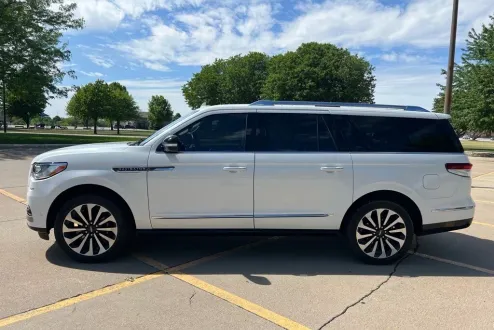2022 Lincoln Navigator Reserve L photo 2