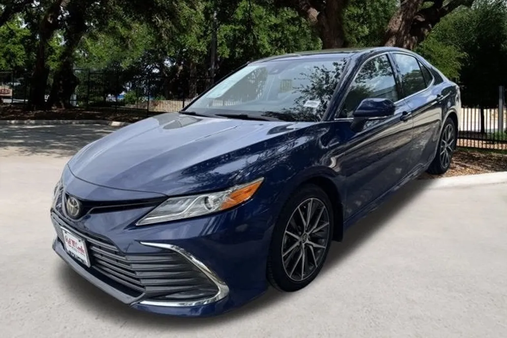 2023 Toyota Camry XLE photo 1