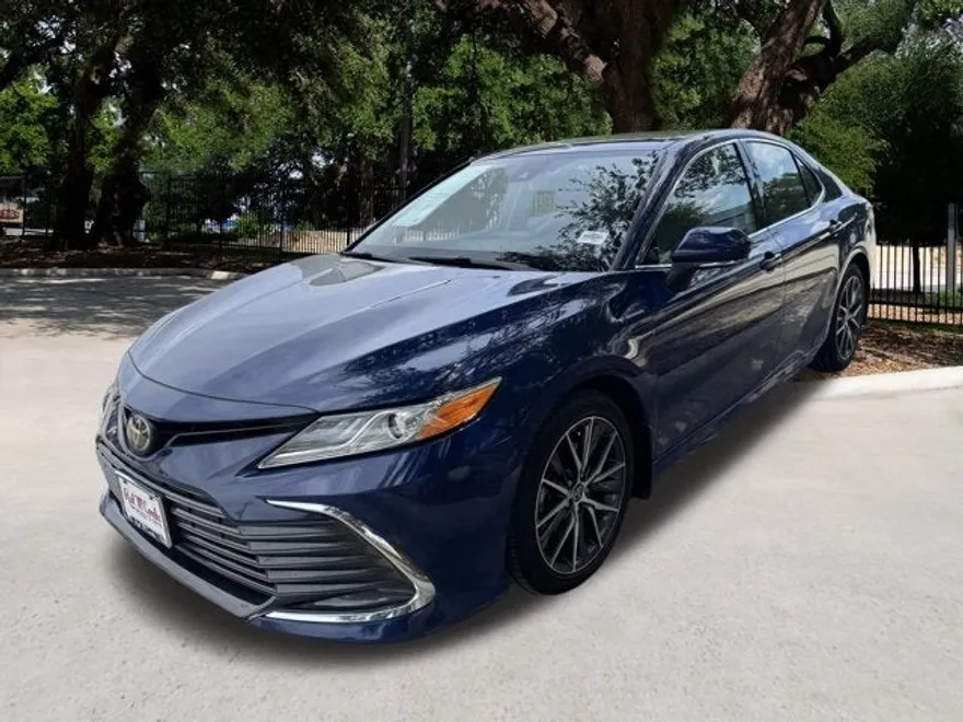 2023 Toyota Camry XLE photo 1