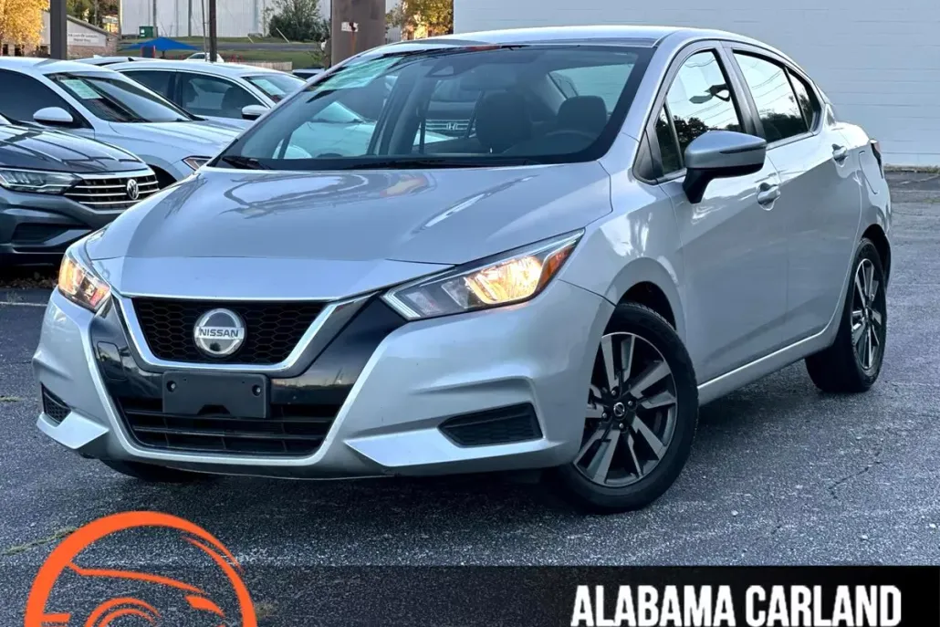 2020 Nissan Versa SV photo 1