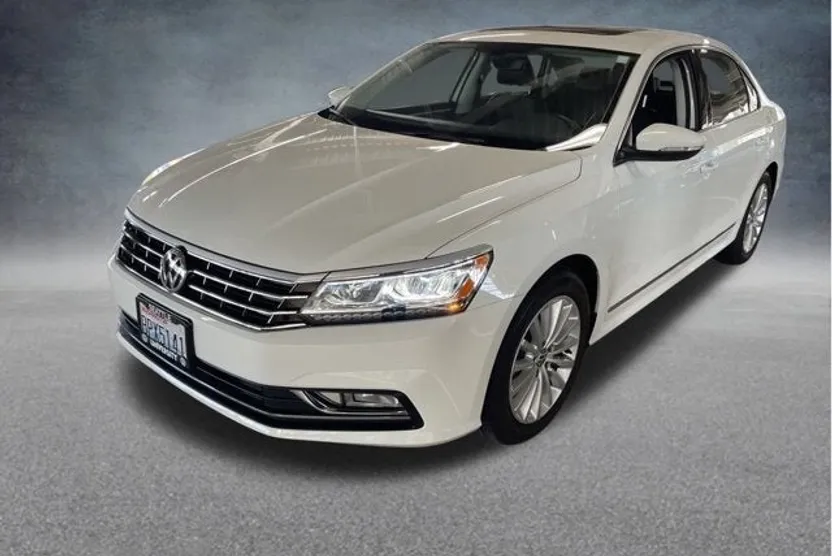 2016 Volkswagen Passat SE photo 1
